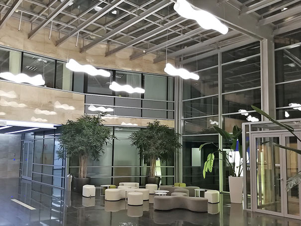 EGYEDI DIZÁJN VILÁGÍTÁS  AZ AP IRODAHÁZBAN